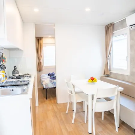 Кемпинг Happy Camp Mobile Homes In Bella Italia Пескьера-дель-Гарда