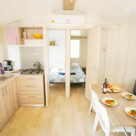 Happy Camp Mobile Homes In Bella Italia Campeggio Peschiera del Garda