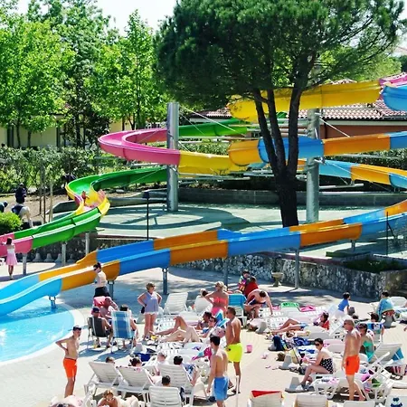 Campsite Happy Camp Mobile Homes In Bella Italia Peschiera del Garda