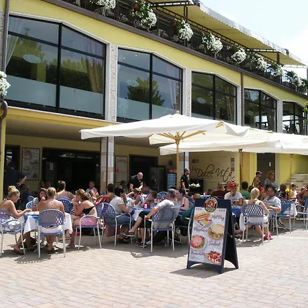Happy Camp Mobile Homes In Bella Italia Campeggio Peschiera del Garda